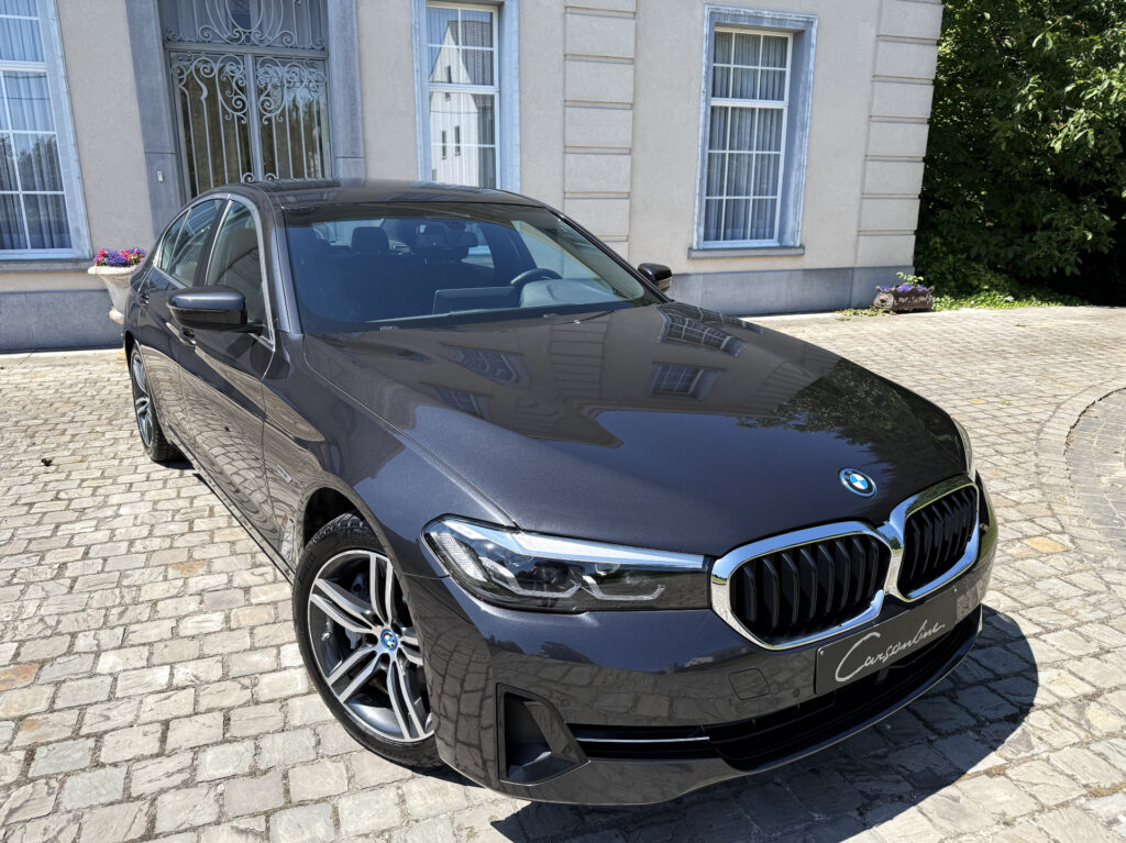 BMW 5-Reeks 520 eA PHEV 18&Prime; Velgen, Verwarmd Leder, Garantie!